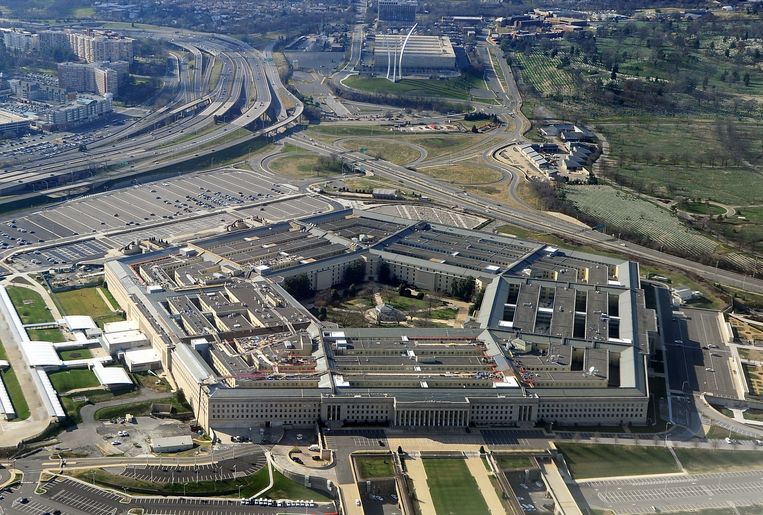 Het Pentagon doet niet voldoende onderzoek naar de oorsprong van ufo's, vindt Christopher Mellon.