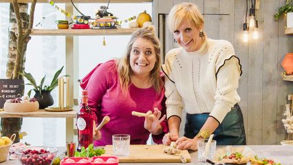 2. mini worstenbroodjes en pizza's & Martini-tonic (Ruth Beeckmans)
