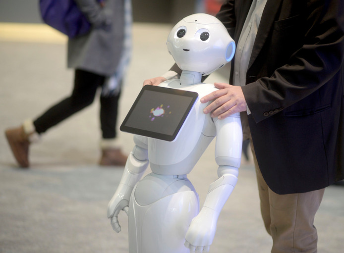 Robot Peppert wordt vanaf vandaag ingezet bij het gemeentekantoor in Rotterdam-IJsselmonde.