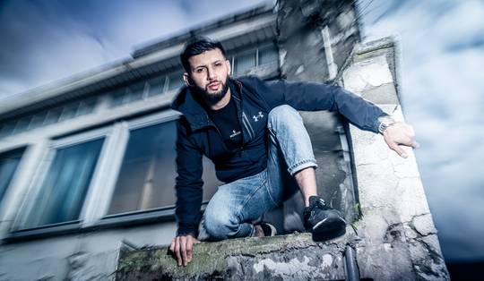 ‘Klopjacht’ toonde geen Jason Bourne, maar een lijp straatboefje met te grote toewijding aan zijn televisierol