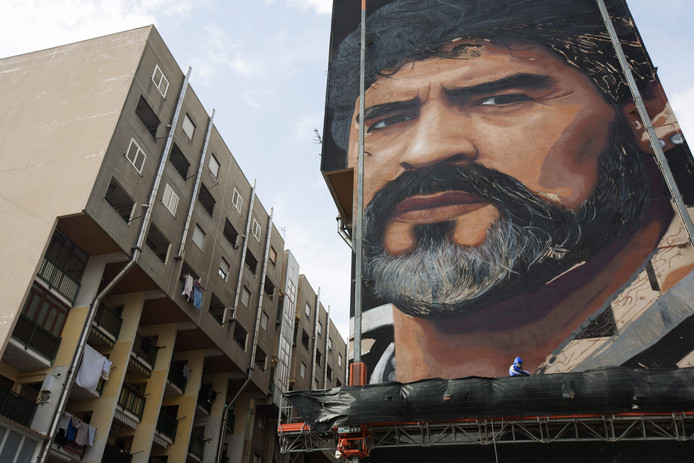 Diego Armando Maradona en la pared en San Giovanni a Teduccio en Nápoles.
