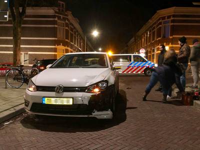 Motorrijder laat zijn bijrijder gewond achter  na aanrijding