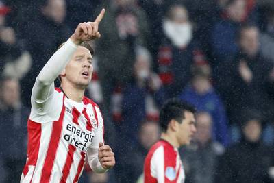 'De Jong gaat op professionele manier om met reserveplek'