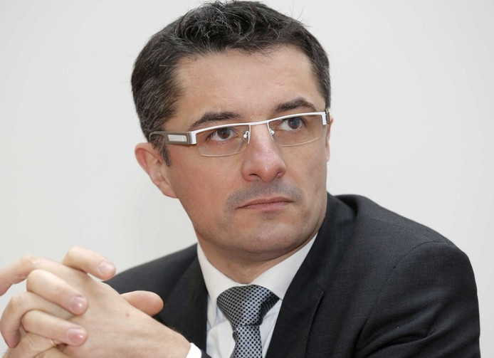 Un Depute Violemment Pris A Partie Par Des Anti Mariage Gay