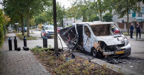Wijk geschrokken na brandstichting in bus met lachgas van horeca-ondernemer.