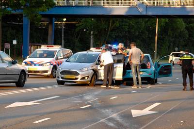 Gestolen auto botst op andere auto na achtervolging