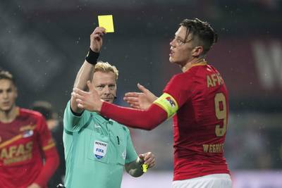 'Blom zei tegen Weghorst: ik ga zorgen dat jij je tweede geel krijgt'