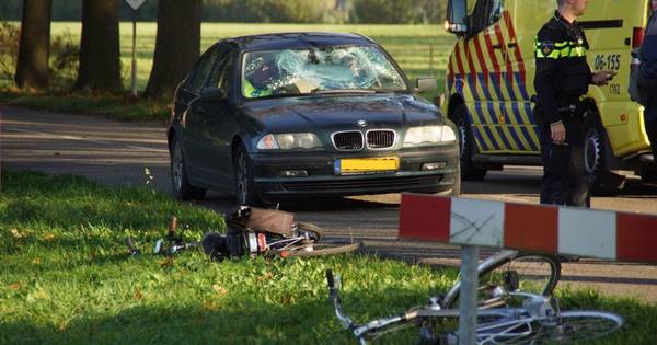 Man (91) gewond naar ziekenhuis na ongeluk in Rekken, weg afgesloten - Tubantia