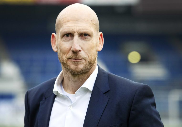 Jaap Stam is terug op het oude nest PEC Zwolle. ‘Het is mooi om terug te zijn, ik kan op de fiets naar de club’