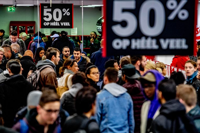 Black Friday Naar Echte Korting Is Het Goed Speuren Het Parool