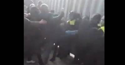 Heftige beelden rellende NAC-supporters: 'Woorden schieten tekort’