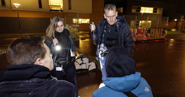 Boa S En Politie Balen Van Licht Vuurwerk Van De Aldi Jongeren Lachen Je Bij Controles Soms Gewoon Uit Schijndel Bd Nl