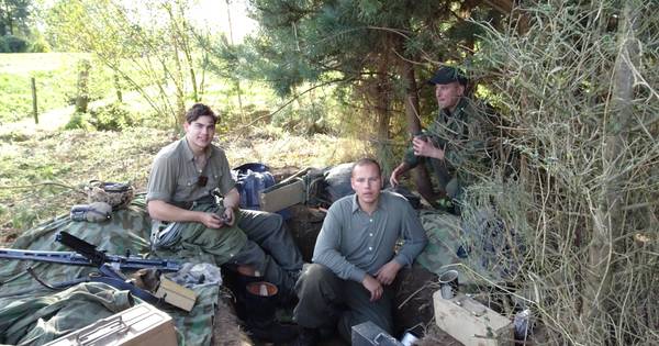 Britse en Duitse 'soldaten' vechten het weer uit in Esch - BD.nl