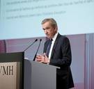 Geldschieter Bernard Arnault ‘verbijsterd’ over kritiek op donaties na brand Notre-Dame