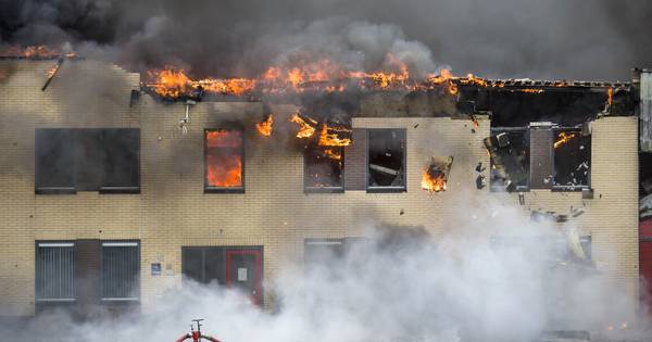Politie vermoedt brandstichting bij Tasche in Albergen, man uit Hengelo aangehouden - Tubantia