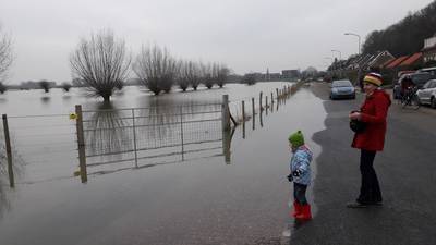 Oud-minister Dijsselbloem moet door hoogwater roeien met de riemen die hij heeft