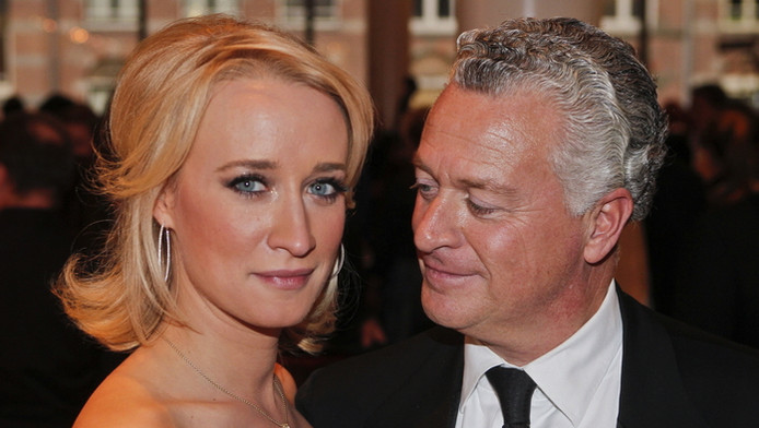 Eva Jinek praat niet over huwelijksplannen | Show | AD.nl