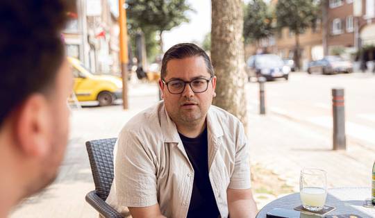 Van de asbestlobby tot de eigen regeringspartners: niemand is veilig voor Vlaams Parlementslid Andy Pieters (N-VA)