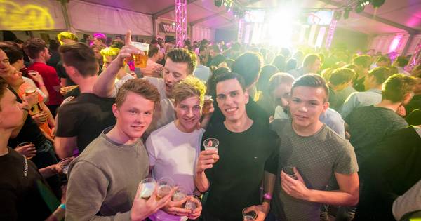 Bier voor minderjarigen in Albergen: 'Kwestie van goede vrienden hebben' - Tubantia