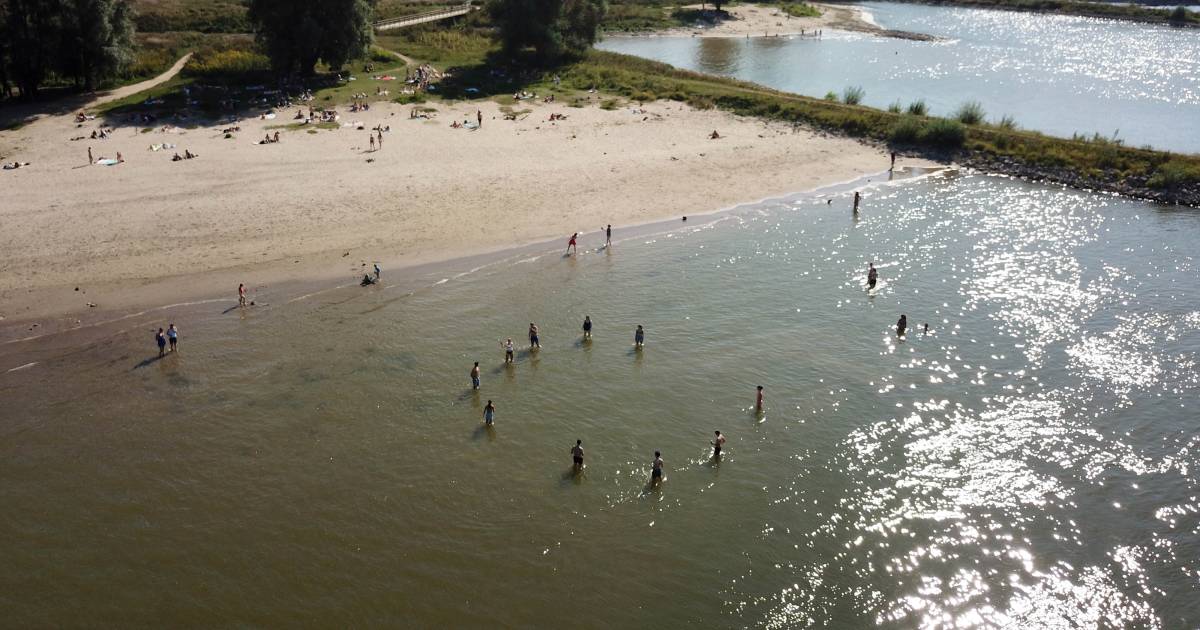 57/ "groep jongeren" (bron: @DeGelderlander).