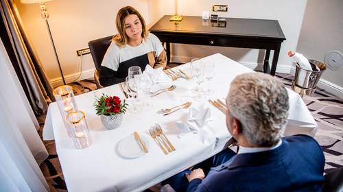 Brussels luxehotel opent ‘privé-restaurants’ in lege kamers: “Naast je bed eten zoals nu is toch allesbehalve aangenaam?”