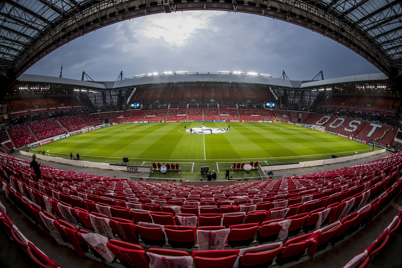 PSV wil nog vele jaren in het Philips Stadion blijven en ...