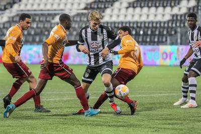 Hoe kan het, 20-0? ‘Autopech, jonkies en geen warming-up’