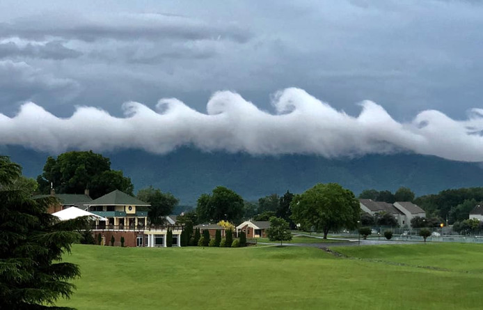 Des nuages en forme de vagues ont été aperçus dans le ciel de Virginie, aux États-Unis.