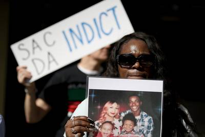 Ongewapende zwarte man zeven keer in de rug geschoten