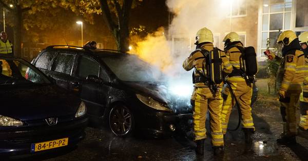 Fietsende Maaike ziet rode gloed in de Deventer nacht, ‘er was niemand, heb maar 112 gebeld'.