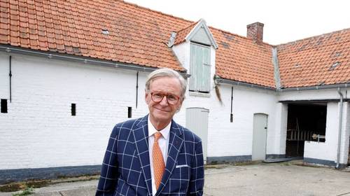 Ondernemer Willy Naessens (81) laat in zijn portemonnee kijken