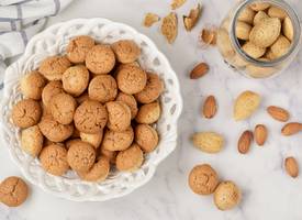 Deze heerlijke amarettikoekjes bak je binnen een kwartier