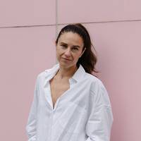 Actrice Natali Broods: ‘Ik heb vrouwelijk leiderschap gekend dat zeer toxisch en manipulatief was’
