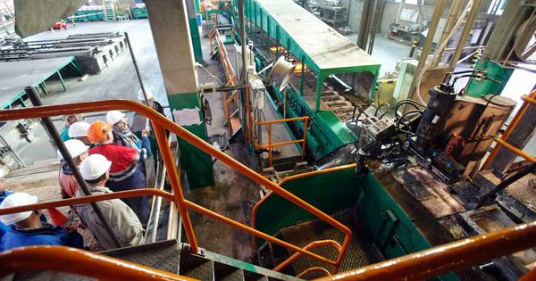 Duizend bezoekers bij Zinksmelter Nyrstar in Budel-Dorplein tijdens Dag van de Chemie - Eindhovens D