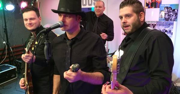 Rockband 'The Streets' treedt op in Rossum