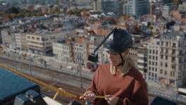Kandidaten abseilen vanop DPG Media-gebouw in Antwerpen