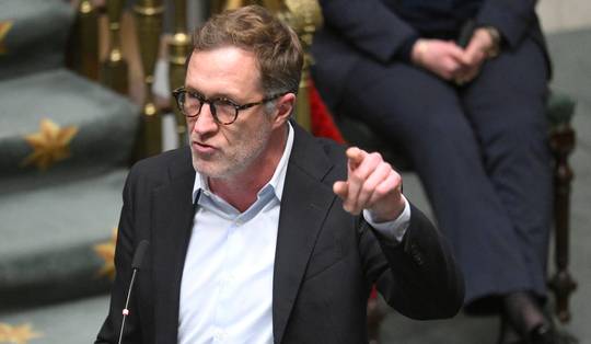 PS-voorzitter Paul Magnette geeft Arizona-regering ‘een 0,0’: ‘Het is catastrofaal’