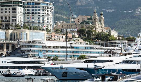 Crisis? Welke crisis? Hoe het aantal miljardairs de volgende vijf jaar verder zal exploderen