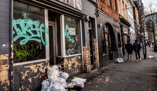 ‘In plaats van te investeren in veiligheid, sluit men de handelszaken’: ontevredenheid in Brusselse Brabantwijk over nieuwe maatregel