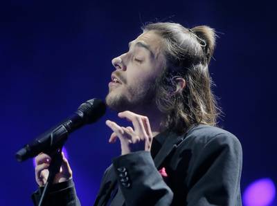 Songfestivalwinnaar Salvador 
Sobral onherkenbaar veranderd