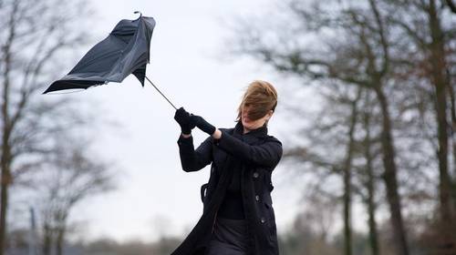 Vandaag windpieken tot 100 km/u: afwachten of het ook tot storm Lola komt
