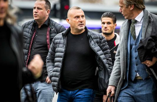 Klaas Otto en zijn advocaat Sanne Schuurman bij de rechtbank in Breda.