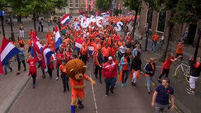 Utrecht schreeuwt en zingt longen uit lijf voor Oranje