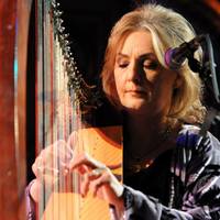 De stem die Ierse folk wereldberoemd maakte: Clannad-zangeres Moya Brennan overleden