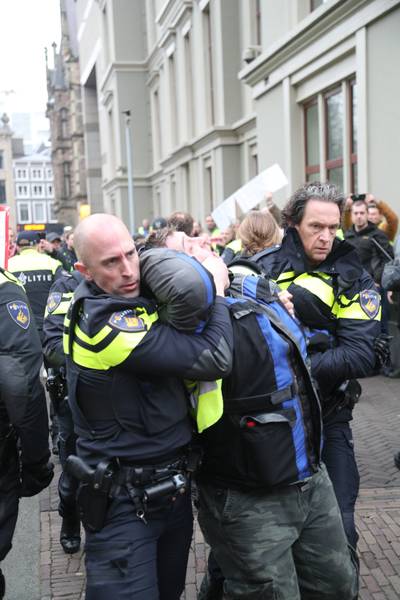 Acht aanhoudingen bij protest Gele hesjes in Den Haag