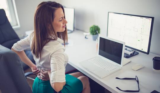 13 principes om je rug doorheen een zittende werkdag te loodsen