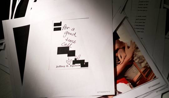 Beperkte vrijgave Epstein-dossiers leidt tot teleurstelling bij slachtoffers en politiek – zowel links als rechts
