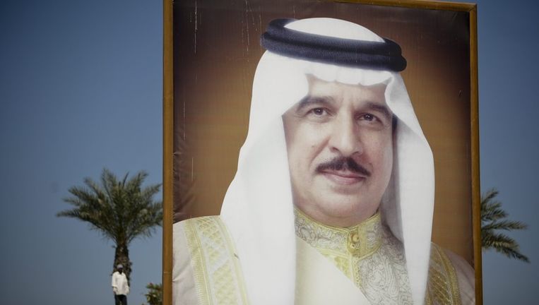 Elk gezin van Bahrein krijgt 2000 euro van de koning - de Volkskrant