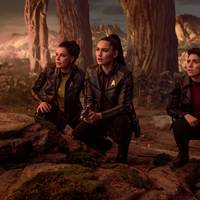 De openingsepisode is glorieus ridicuul, een grootser en trekkier uur dan we Star Trek in jaren nog hadden gezien