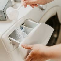 Zo wordt je witte was ook groen: ‘Je kunt ook perfect wassen zonder waspoeder’